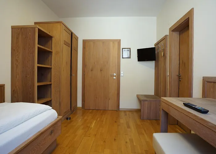 Inn Gasthof-fleischerei Engl *